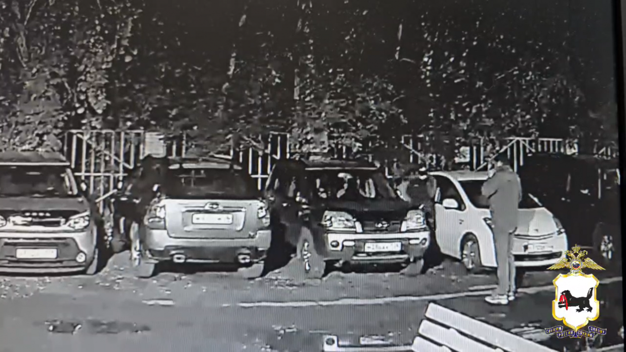 Сами создавали себе клиентов: в Ангарске задержали подозреваемых в проколе шин авто